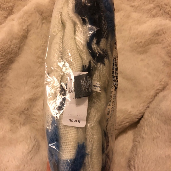 Aerie oversized blanket scarf - Picture 5 of 5